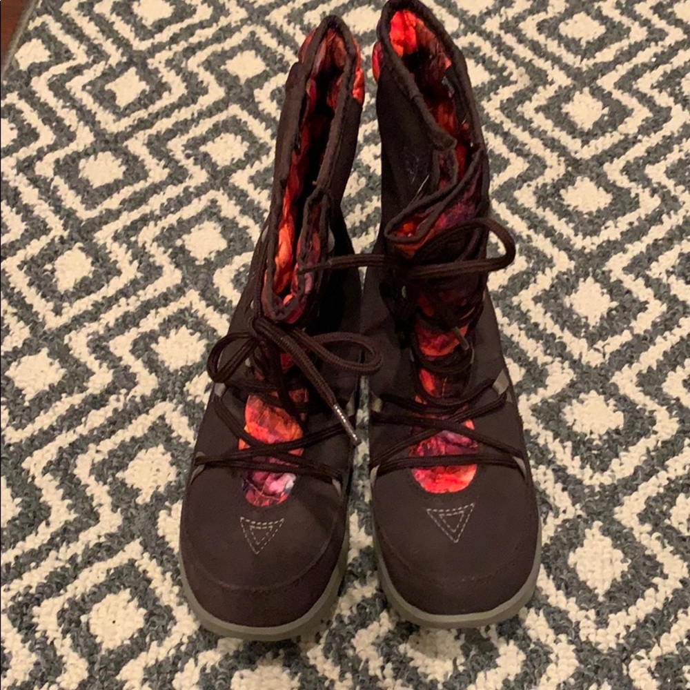 *sold Mercari North face snow winter boots brown 6
